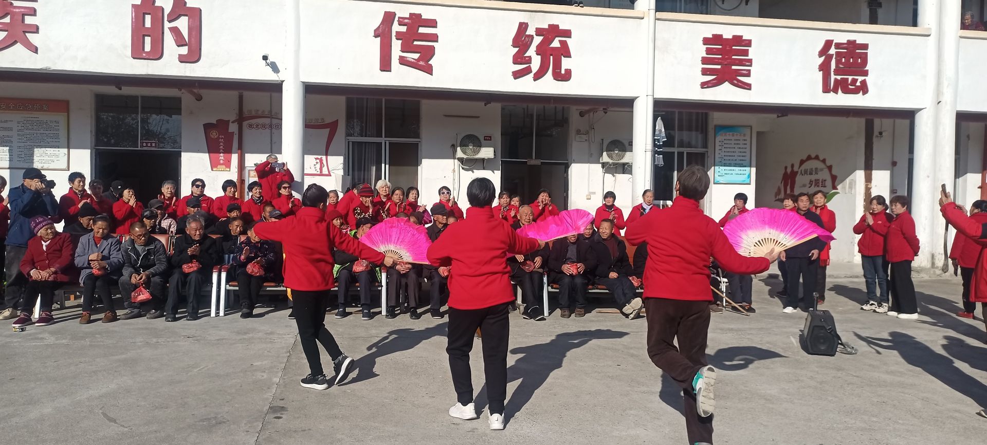 “老友乐”送来寒冬暖