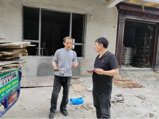 涌泉乡泉塘畈村：大力宣传平安建设，共筑和谐家园