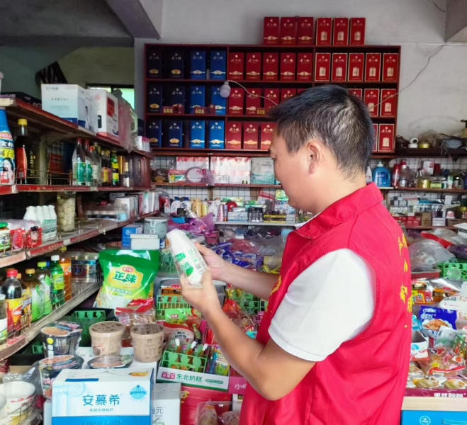 涌泉乡铁炉村：食品安全宣传活动
