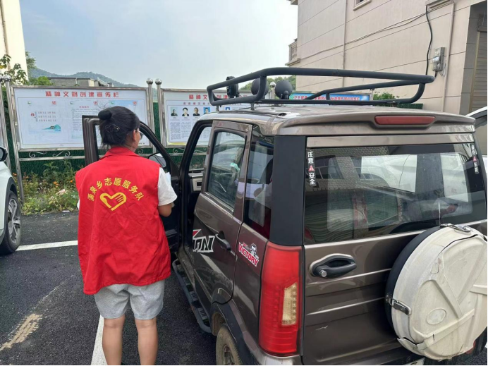 【三项整治】涌泉乡涌泉村：开展非标三、四轮电动车专项整治宣传摸排登记工作