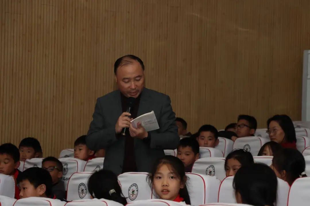 “诗润童心”文艺志愿服务活动走进区第三小学