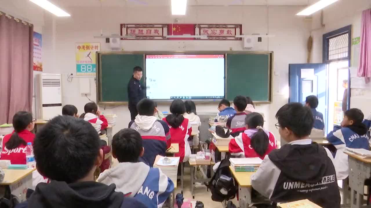 反诈宣传进校园 筑牢安全防火墙