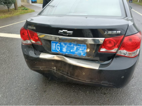 开车不系安全带，反面案例警示！