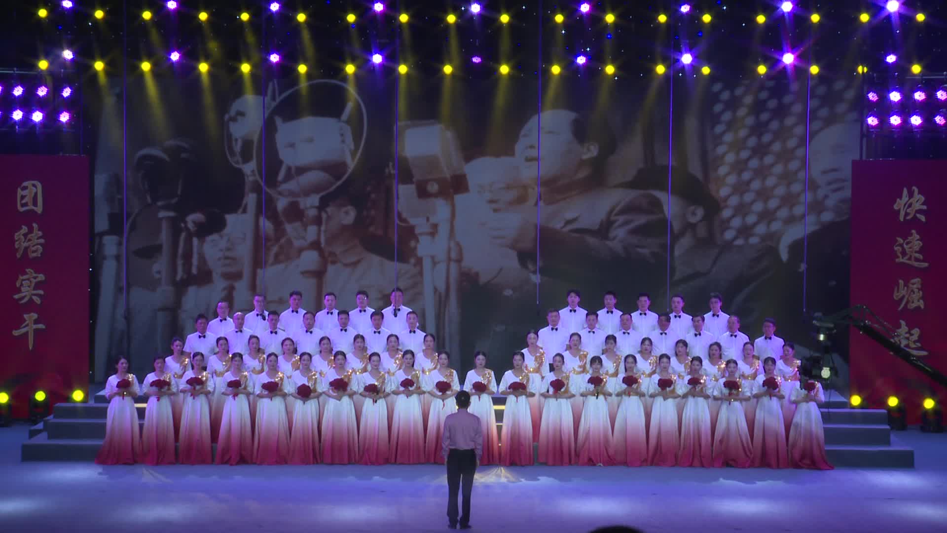 参赛队：政府系统一队  参赛曲目：《祖国万岁》