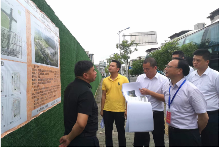 县人大常委会组织三级人大代表视察县城区农贸市场发展工作