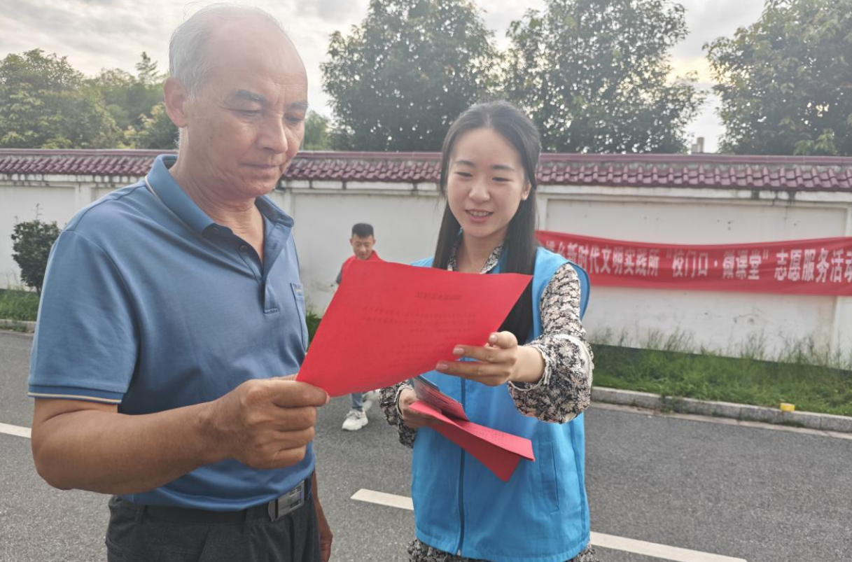上模乡新时代文明实践所开展“校门口·微课堂”志愿服务活动