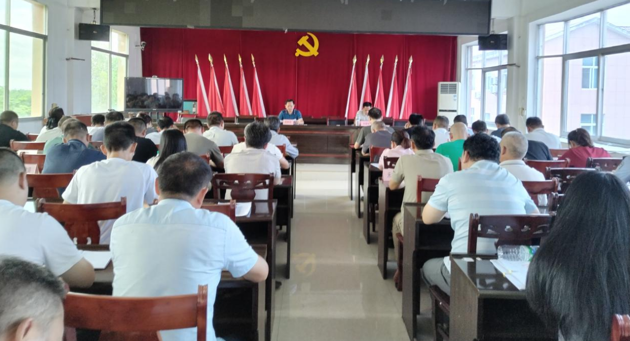 禾市镇召开镇村干部大会