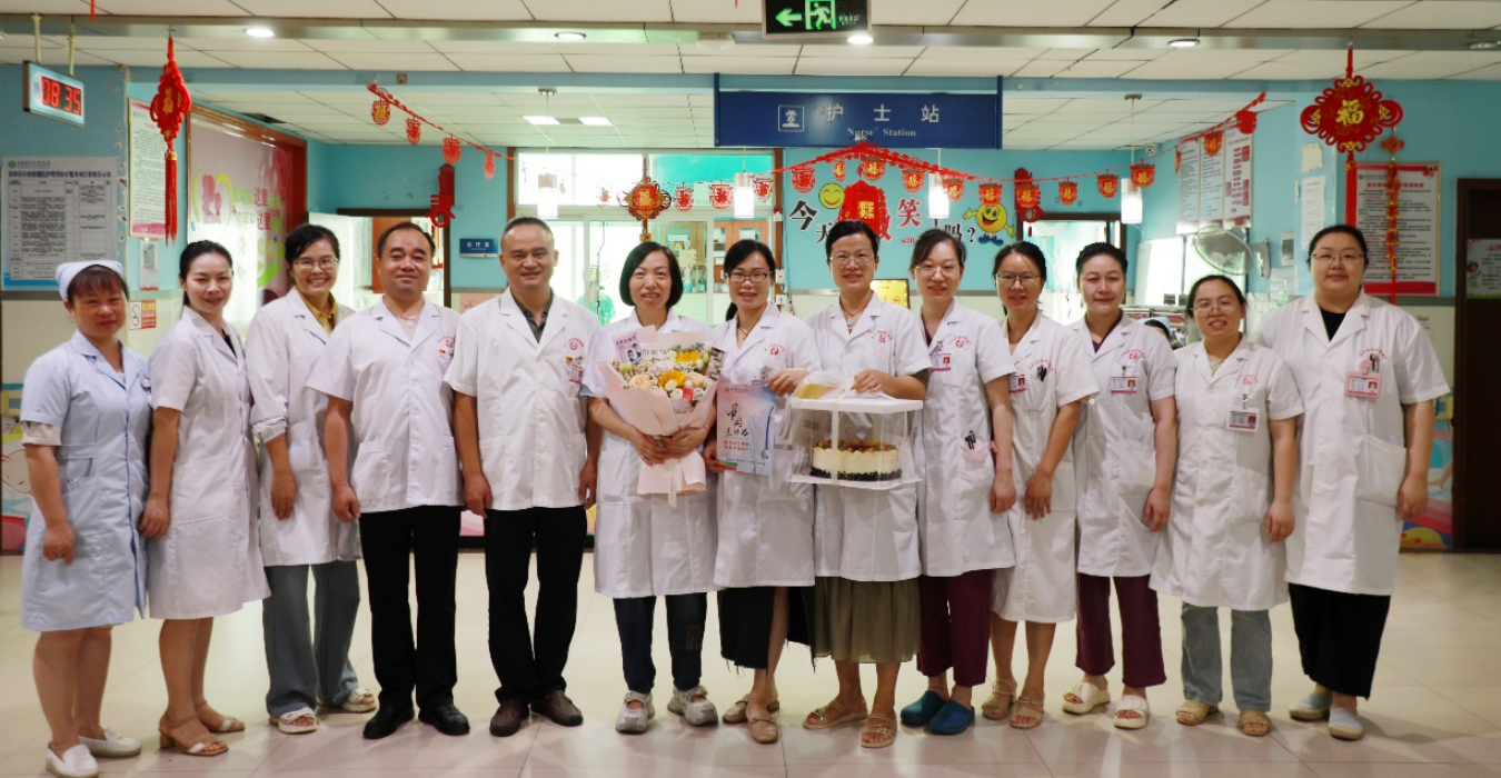 泰和县妇幼保健院开展医师节走访慰问活动