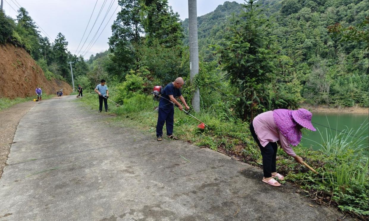 道路养护正当时 山水上圯展新颜