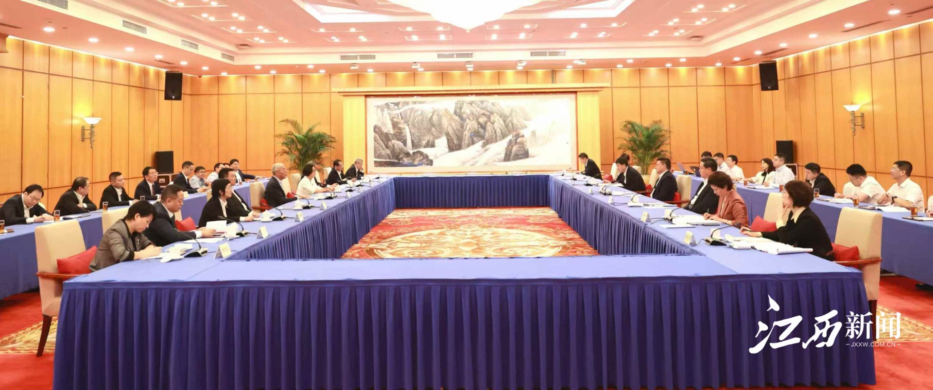我省与深圳市举行合作交流座谈 尹弘会见孟凡利一行