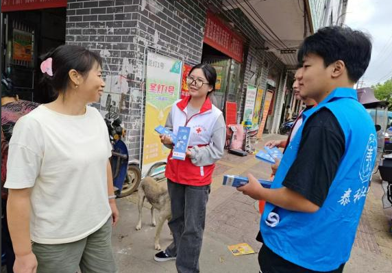 万合镇开展2024年无偿献血活动