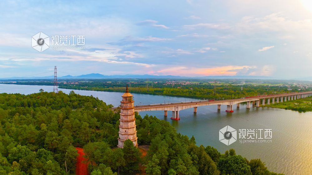 【诗词赏析】十一国庆：喜迎盛世华诞，惟愿国泰家安