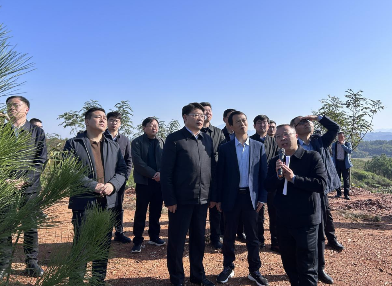 湖北省十堰市考察团到我县考察国土绿化建设