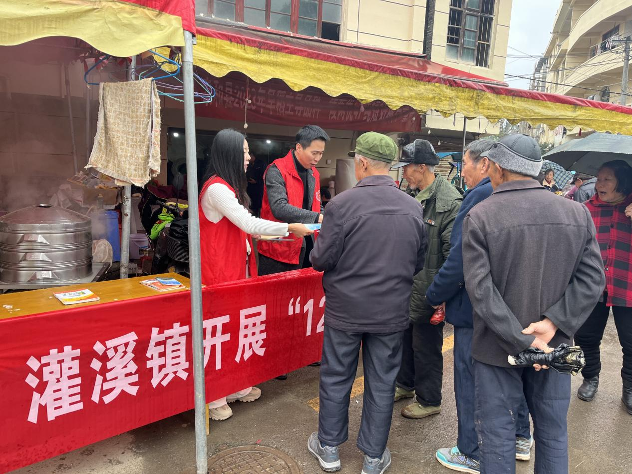 “宪”场普法，“法”入民心
