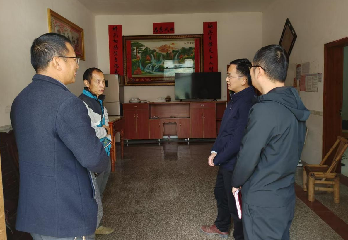 上圯乡：入户走访暖民心，巩固成果促振兴