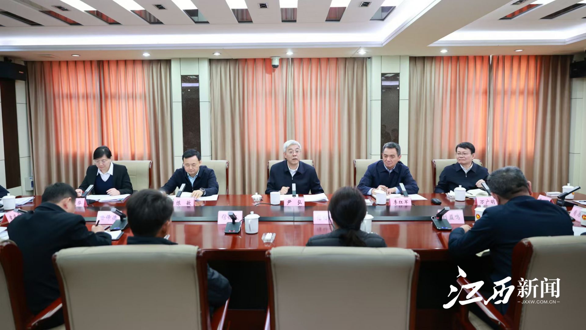 尹弘在南昌市下访接访，现场为群众排忧解难 