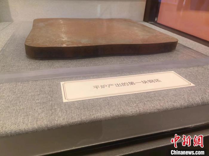 （铸牢共同体 中华一家亲）齐心协力建包钢：钢铁大军里的民族团结一家亲-中新网