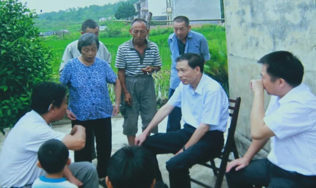 全国优秀组工干部曾建