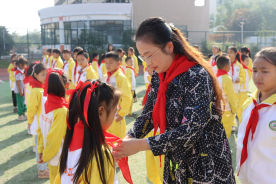 红领巾爱祖国——赣州市潭东中心小学举行2023级第二批新队员入队仪式