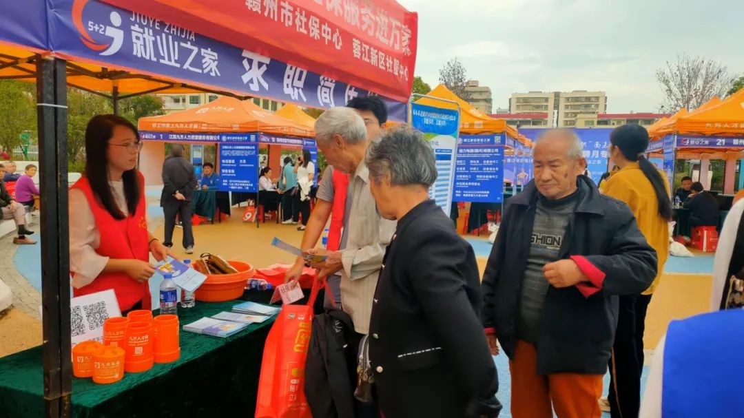 社保服务零距离，惠民政策入人心