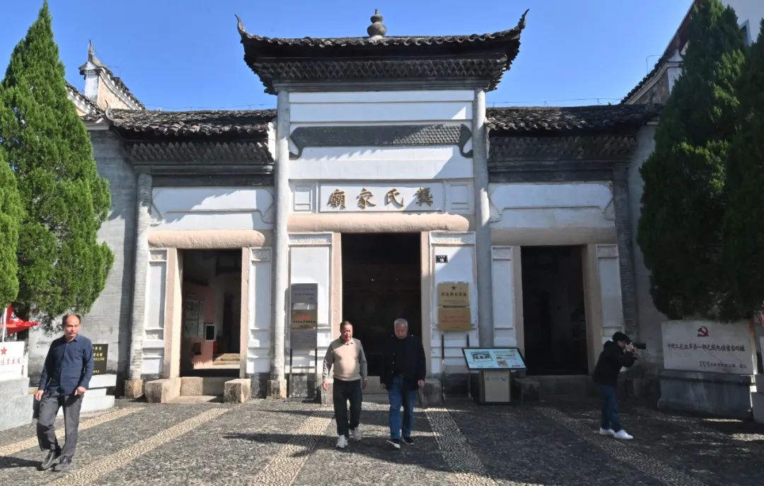 红色馆藏背后的故事｜半部电台 屡建奇功
