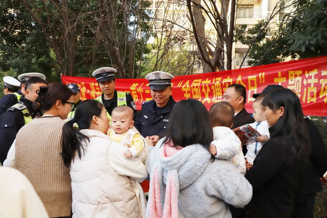 交警进社区，守护“邻距离”