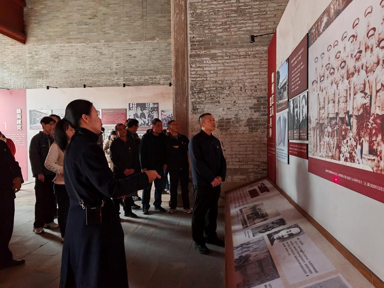 区市场监管分局开展 “传承红色基因 勇担工会使命”主题党日暨工会活动 