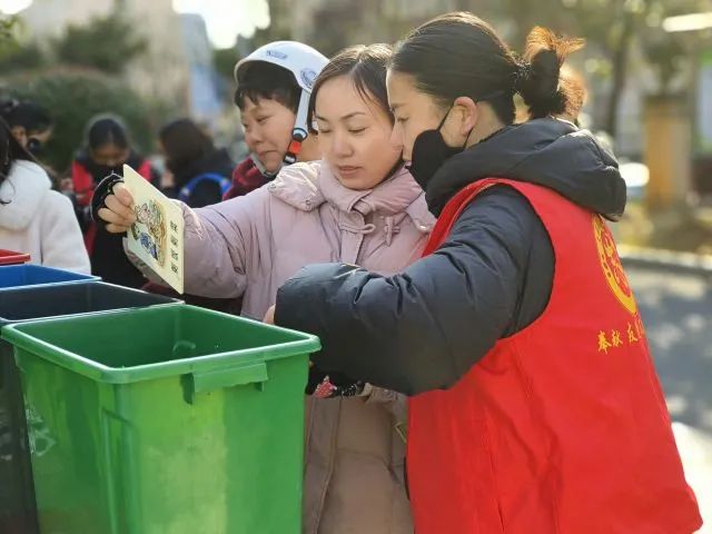 县城管局垃圾分类管理中心：开展垃圾分类专题宣传活动