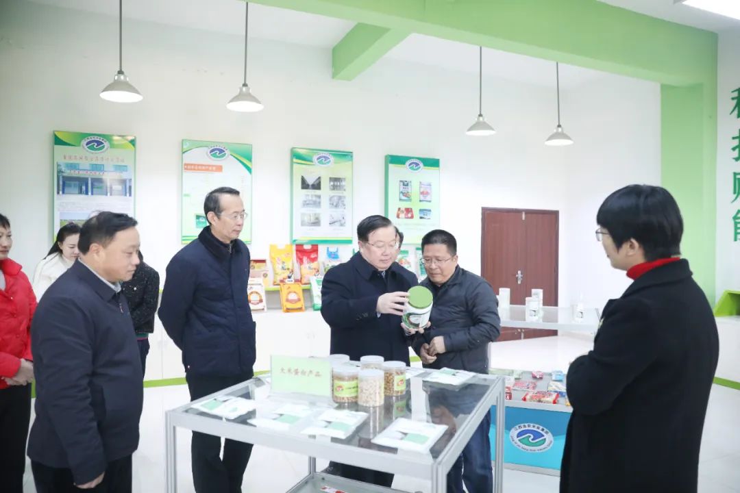 曹鸿鸣到上高走访慰问困难归侨侨眷，调研华侨管理区经济社会发展情况