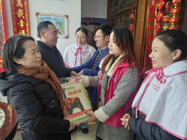 桂林社区：巾帼送温暖 关怀暖人心