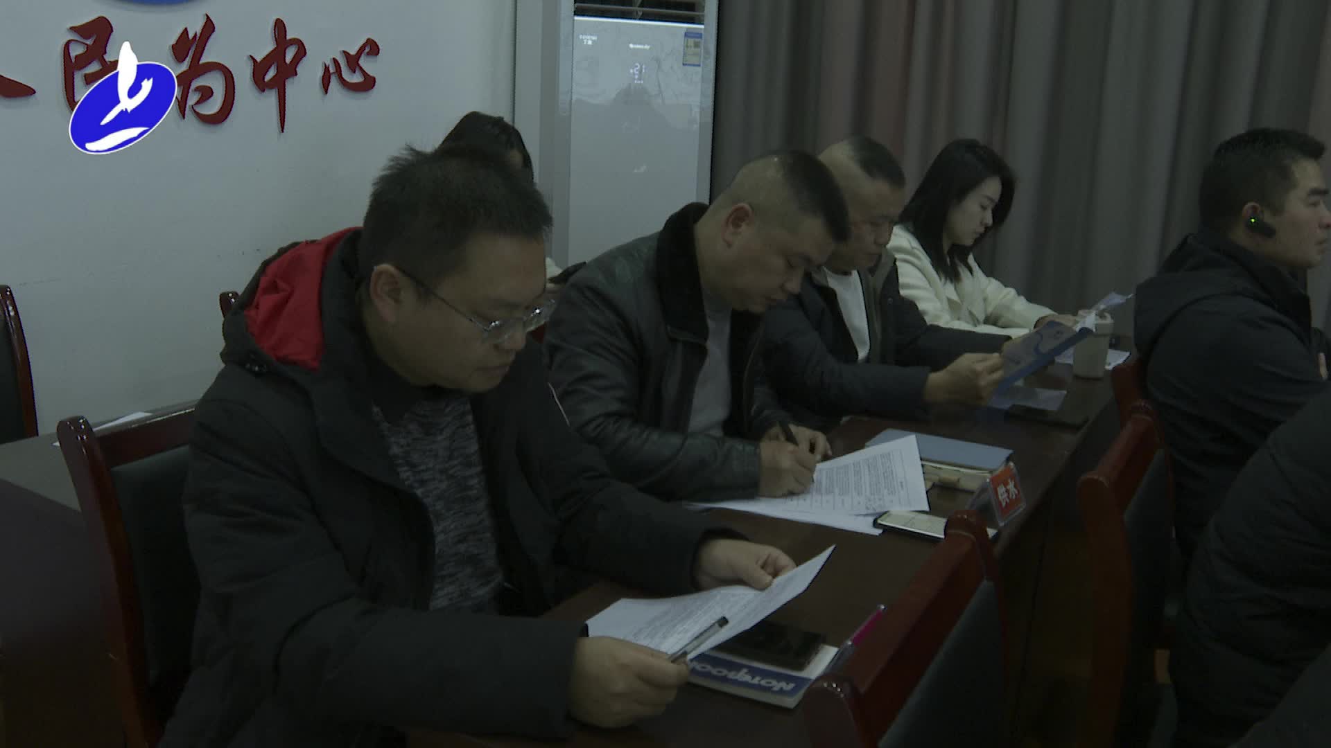 汪晓艳接听县12345政务服务便民热线
