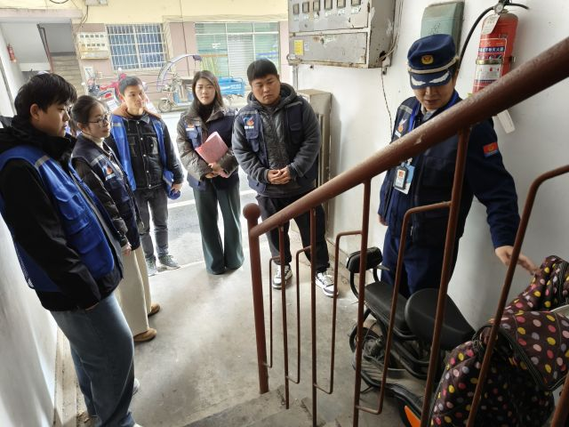 沿江中路社区：开展岁末年初排查行动