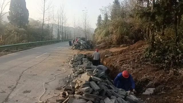 塔下乡：完善排水设施 消除道路安全隐患