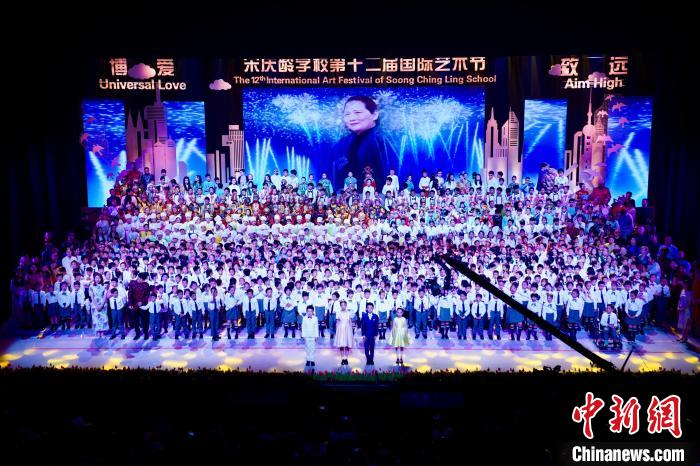 中外师生上海共同演绎“爱的赞歌”-中新网
