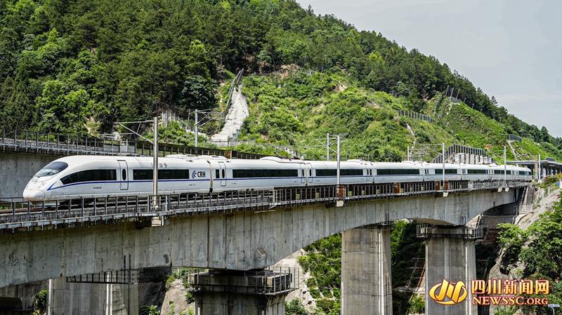四川这座完全“跑偏”的高铁站，为何要建？-中新网