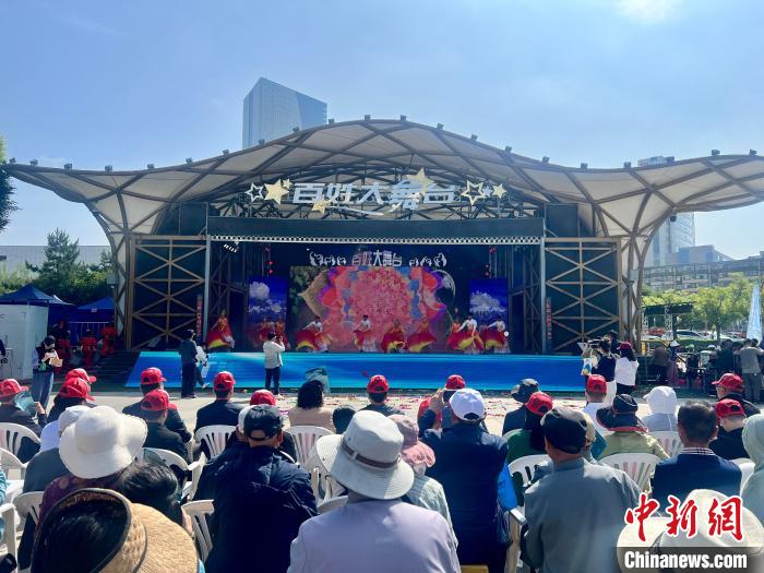 青海西宁：非遗走进街头 “一站式”展示文化遗产保护成果-中新网