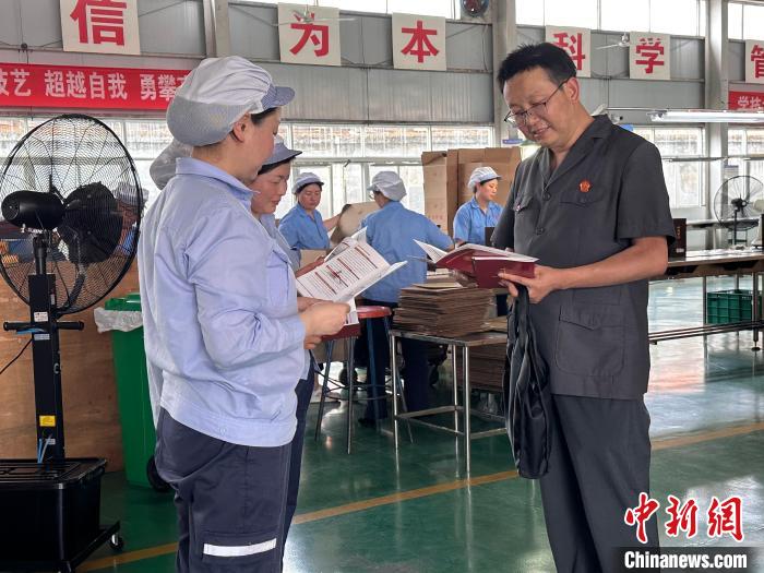 陕西城固：“三把钥匙” 解锁诉源治理新“枫”景-中新网
