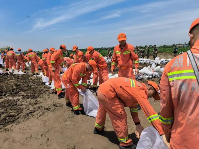 湖南岳阳钱团间堤发生管涌险情：已成功封堵3处-中新网