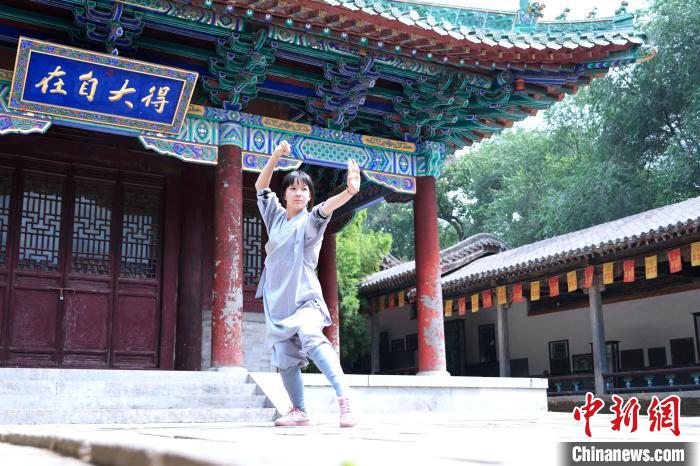 台湾师徒少林寺考功：外练技能 内修心境-中新网