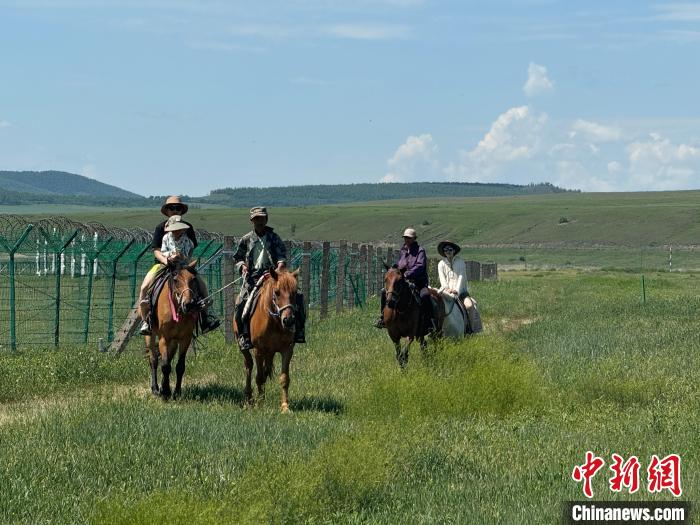 中俄边境线上，边陲小镇迎夏日旅游季-中新网