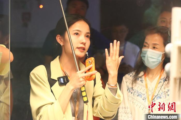“95后”导游对话秦俑：愿做历史长河的“文化摆渡人”-中新网
