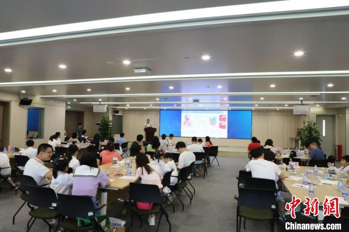 来穗“小候鸟”走进广州实验室感受科技魅力-中新网