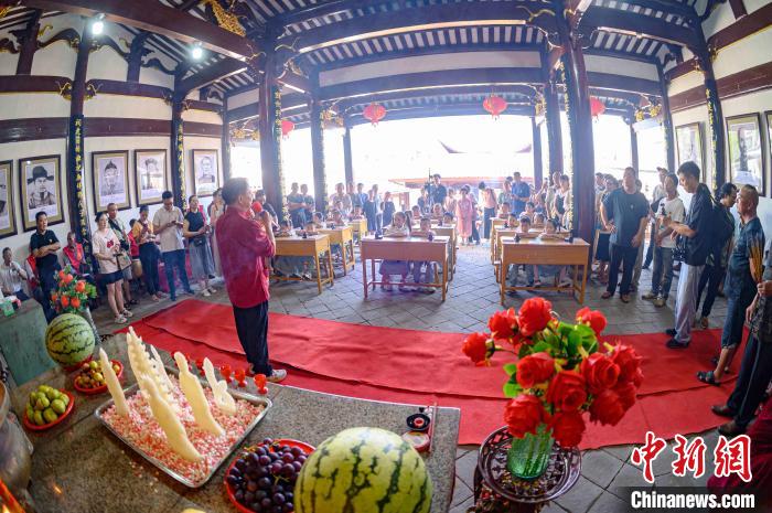 七夕蒙学式感受别样“甜蜜”-中新网