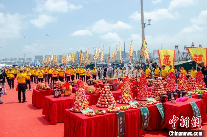 广西北海侨港开海嘉年华 “头鲜”拍卖被一扫而空-中新网