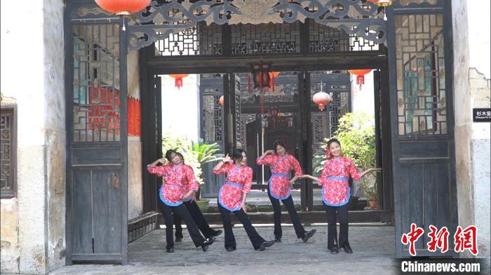 （走进中国乡村）“江南紫禁城”传承百年 广西客家文化吸引海内外游客-中新网