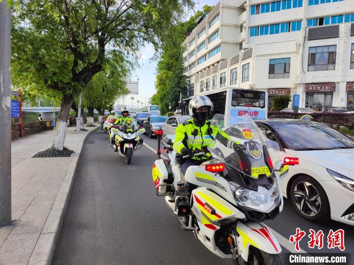 十一假期黄山市对外地游客自驾车轻微交通违法不处罚-中新网