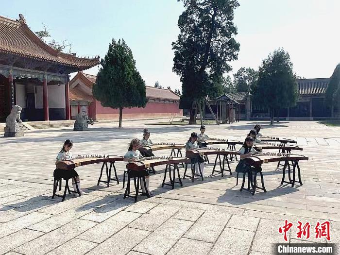 陕西青少年走进博物馆体验古时中秋-中新网