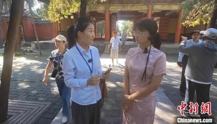 记者化身孔庙导游：带游客穿越时光 感知儒家文化魅力-中新网