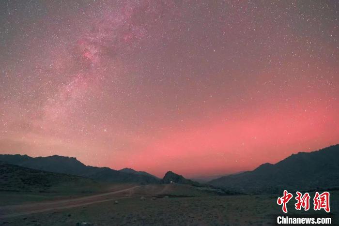 新疆阿勒泰等多地出现极光美景-中新网
