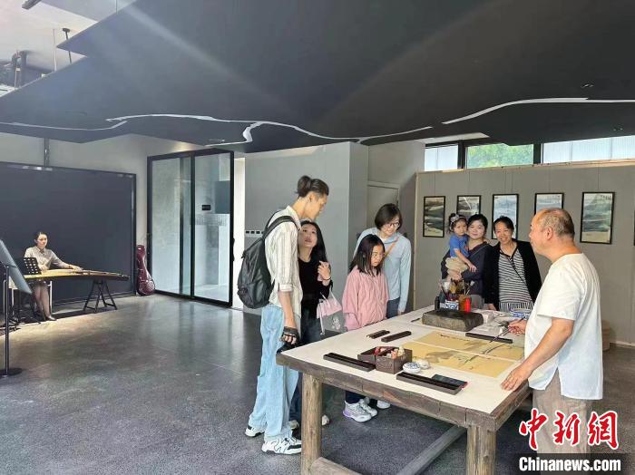 浙江乡村观察：一个山区镇 为什么能聚集众多艺术馆？-中新网